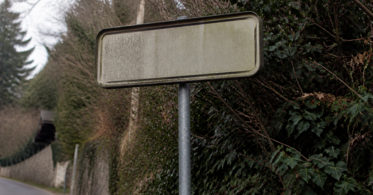 Panneau indicateur affichant chiffres population village Orgeval
