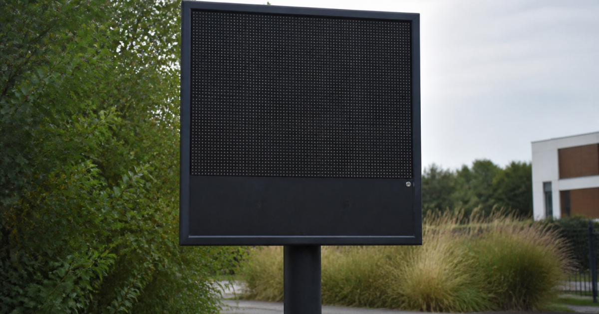 Panneau affichant chiffres population ville Tournefeuille