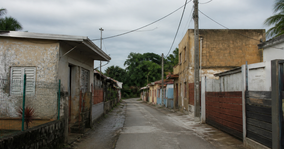 rues desertes quartier populaire facades degradees vauclin martinique