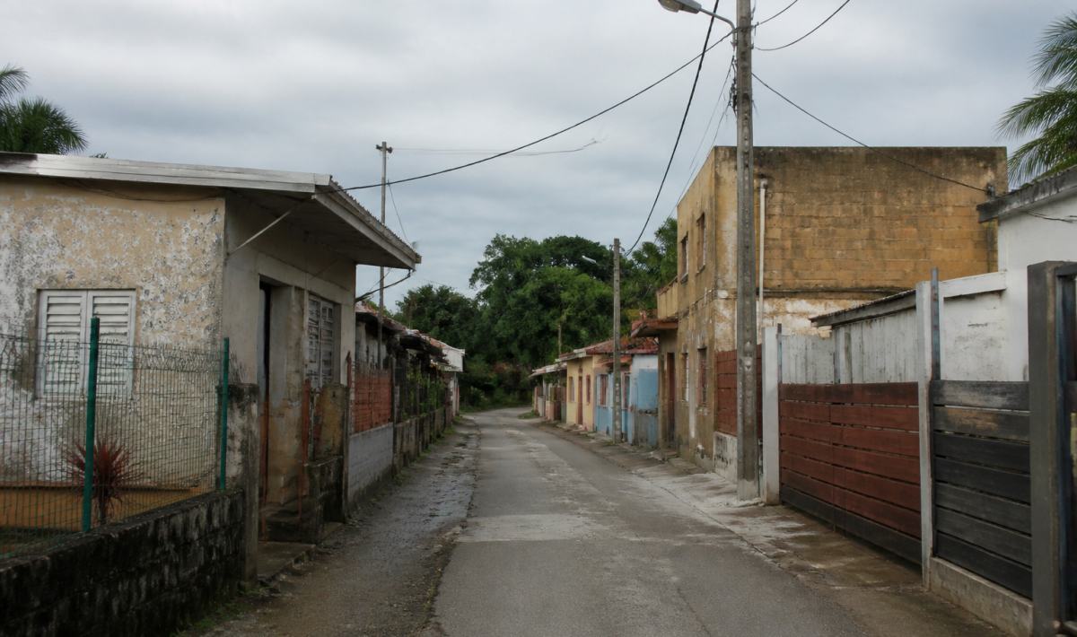 rues desertes quartier populaire facades degradees vauclin martinique