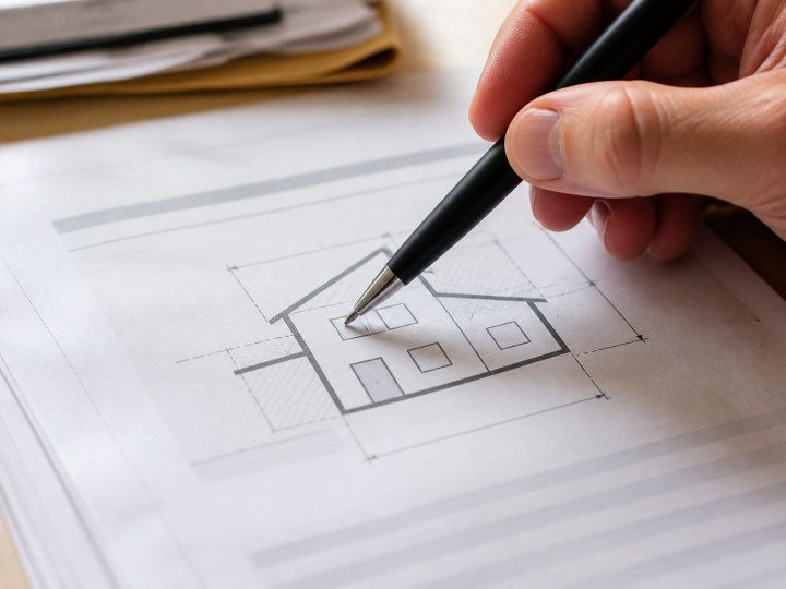 Document fiscal montrant superficie maison avec stylo pointant